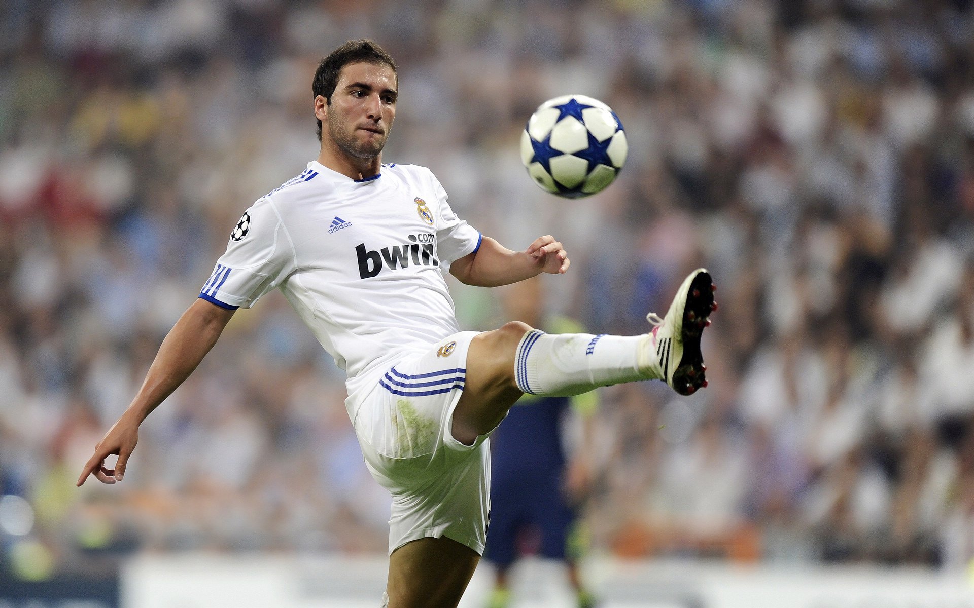 Uzi焦点对战,大坂直美与80激战勇士分钟,晋级下一阶段胜负难料!赛场气氛高涨